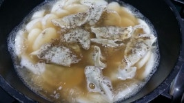 간단히 끓이는 만두국