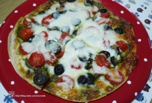 향긋한 바질과 상큼한 토마토가 어우러진 또띠아바질페스토 피자