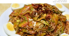 매콤한 비빔칼국수 먹고 스트레스 확 날려요~