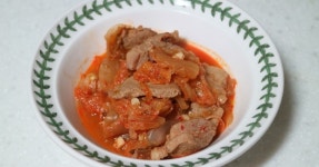 돼지고기 듬뿍넣은 묵은지 김치찌개 돼지고기 듬뿍넣은 묵은지 김치찌개 