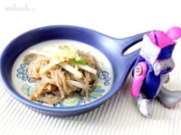 고소한 견과류 둥지냉면