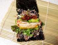 #짜샤이를 넣은 짜샤이유부김밥 만들기 #달걀없어. 당근없어. 우엉없어... 짜샤이유부김밥 만들기 #달걀없어. 당근없어. 우엉없어~~ 그래도 자꾸만... 