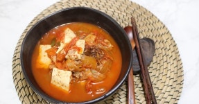 김치찌개 끓이기:김장하기전 묵은지 해결~