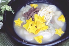 곰탕육수 떡국!! 만두넣고 푸짐하게~