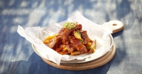 온 가족이 씹고 뜯고 맛보고 즐기는 돼지 등갈비강정