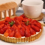 상큼한 딸기가 톡톡! 부드러운생크림에 퐁당! 딸기타르트