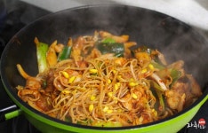 대패삼겹살을 더 맛있게~ 콩나물불고기