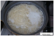 맛있는 김치비빔국수 만들어보았어요~~~  맛있는 김치비빔국수 만들어보았어요~~~