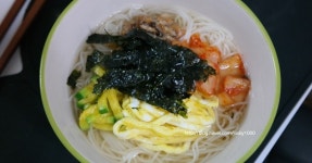 잔치국수 고명올려서 맛있게~