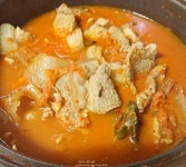 돼지고기 듬뿍 넣어 끓인 맛있는 김치찌개 황금레시피