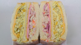 식사대용 햄에그 샌드위치