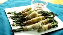 두릅과 삼겹살의 만남, 두릅 삼겹살 말이! (칼로리 및 영양성분 확인)