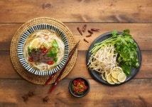 따뜻한 국물과 후루룩 쇠고기 쌀국수 Pho