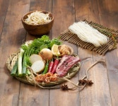 따뜻한 국물과 후루룩 쇠고기 쌀국수 Pho