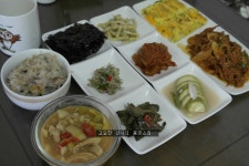 오랜만에 집에 온 아들을 위한 식탁