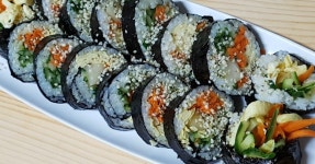 속 재료 듬뿍, 통 큰 김밥 터지지 않게 싸는 법