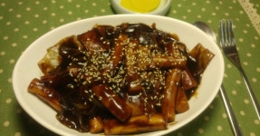 짜장소스가 맛있는 짜장 떡볶이