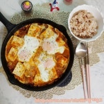 제철 토마토를 이용한 색다른 두부조림(샥슈카 에그인헬)