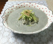 밥맛 없을때 서리태 콩국수 영양도 듬뿍 입니다.