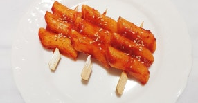 한입에 쏘옥 달달한 미니 떡꼬치 만들기