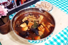 #현지에서먹힐까 #이연복셰프 해물짬뽕만들기 #얼큰한국물맛 #고춧가루와 굴소스만으로 만드는 해물짬뽕!! #현지에서먹힐까 #이연복셰프 해물짬뽕... 