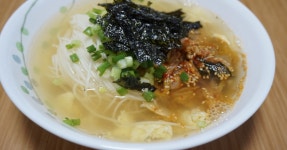 쌀쌀한 날씨엔 국물있는 :: 김치국수