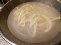 식탁위의 상큼함, 오이와 함께 맛을 낸 오이도라지무침