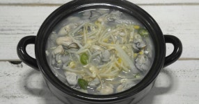 숙취에 좋은 음식 콩나물과 굴이 한가득 콩나물 굴국 끓이는 법