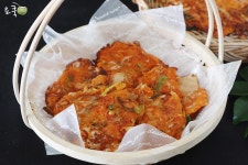 김치부침개 바삭하게 굽는 꿀팁은 바로 이거~