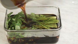 한번 맛들이면 중독! 고수장아찌