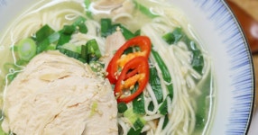 별미로 좋은 닭칼국수 황금레시피