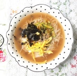 매콤하고 칼칼한 잔치국수