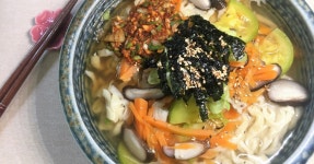 쌀쌀한 날씨.. 몸에 좋은 도토리 칼국수. 칼국수 반죽 만들기.