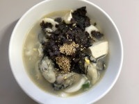 [굴떡국] 바다향 가득한 굴을 넣어 시원한국물의 떡국