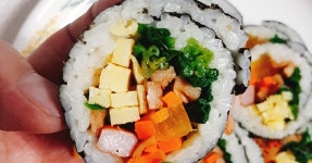 엄마표 김밥은 언제먹어도 맛나쥐~