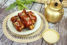 여름 야식, 시원한 수제 막걸리와 쫄깃한 족발 찐이야~!