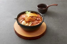 볶음김치 부대찌개 진한 사골육수 베이스로 감칠맛 UP!