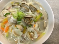 바지락칼국수 바지락과 비슷한 동죽 조개로 시원하게 끓였어요.