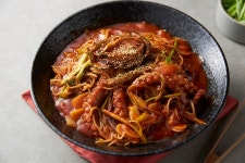 집에서도 해물찜을! 매콤함이 가득한 여름 보양식 낙지전복찜