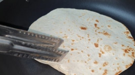 간단한 소스로 맛있는 [또띠아롤]