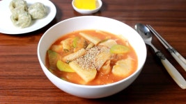 시원한 국물이 일품인 김치수제비