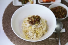 돼지고기 넣은 백파더 백종원 콩나물밥 양념장 얹어 맛있게!