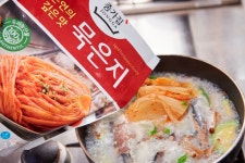 얼큰한 국물맛이 일품인 고등어 묵은지찌개