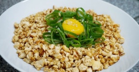 포슬포슬 고소하고 짭쪼름한 두부소보로우동 건강한데 맛까지 있어요 :) | Crumbled tofu udon