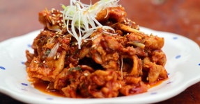 파무침에 곁들여먹는 대패삼겹살의 매력 시오야끼 파무침에 곁들여먹는 대패삼겹살의 매력 시오야끼 