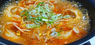 얼큰하고 맛있는 김치 만둣국