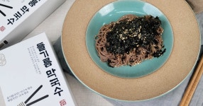 [만개의리뷰] 고소함이 솔솔~ 고메공방 들기름막국수 ☆