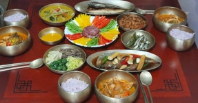 오랜만에 집에 온 아들을 위한 밥상
