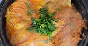 밥 두그릇 뚝딱~! 얼큰하고 칼칼한 돼지고기 김치찜