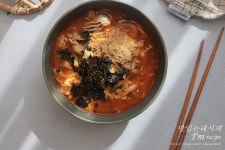 굴칼국수 제철굴로 시원하고 얼큰하게 굴칼국수 제철굴로 시원하고 얼큰하게 